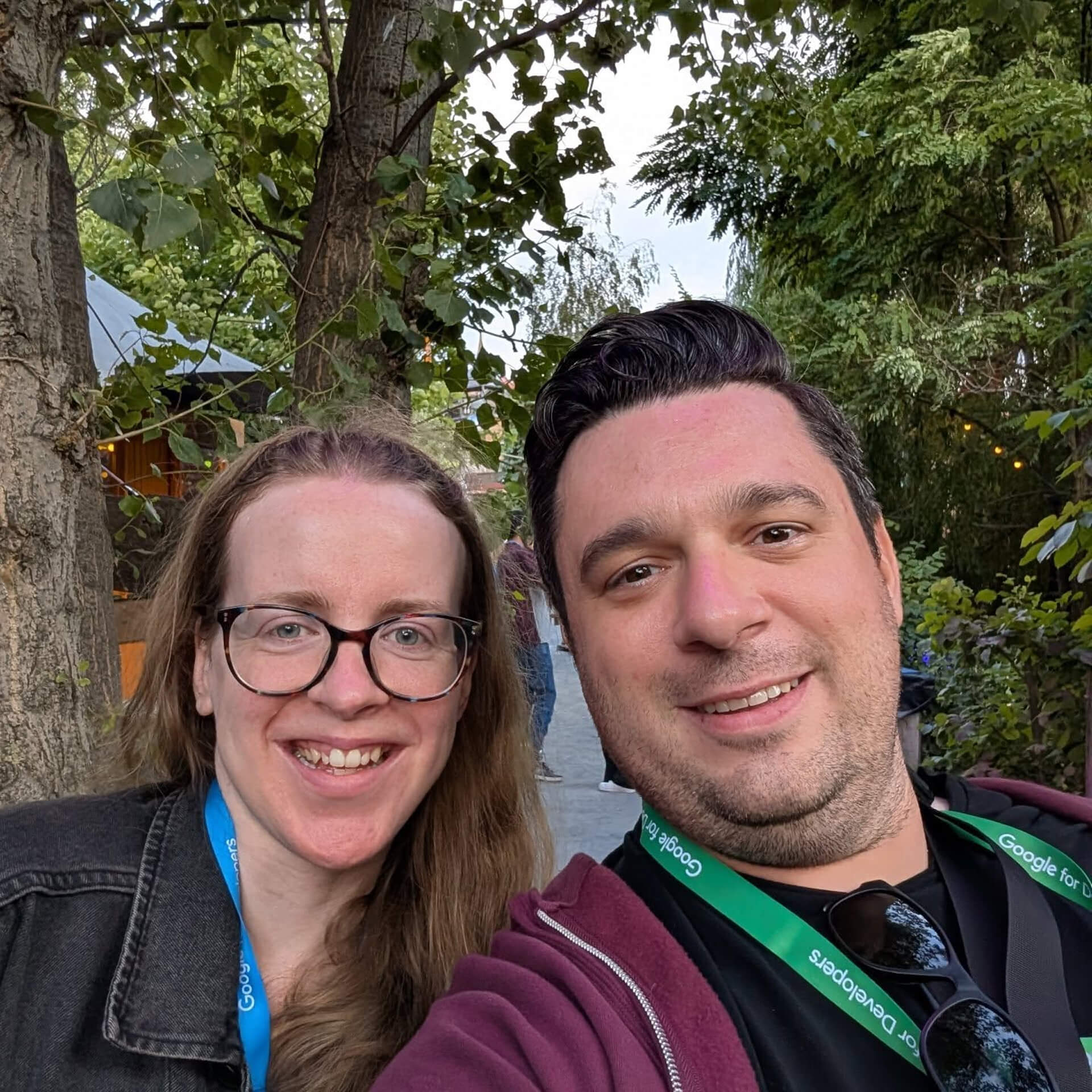 Harley Garrett and Brecht de Ruyte smiling to the camera for a selfie surrounded by trees.